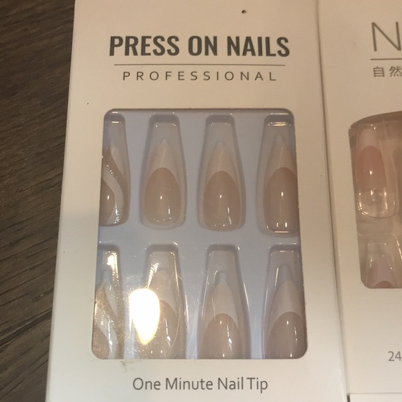 Pack of 4 Fake Press on Nails with French Tip Design - Picture 2 of 6